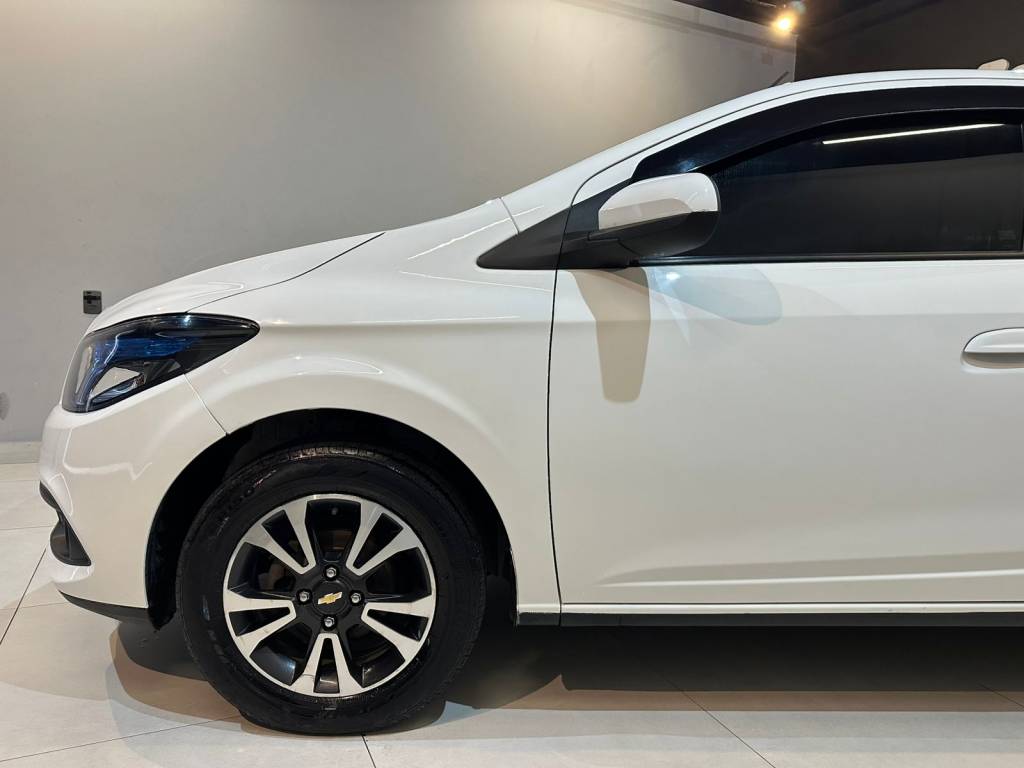 Chevrolet Onix 1.4    2015