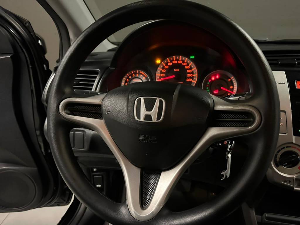 Honda City 1.5 sedan lx flex aut.    2010