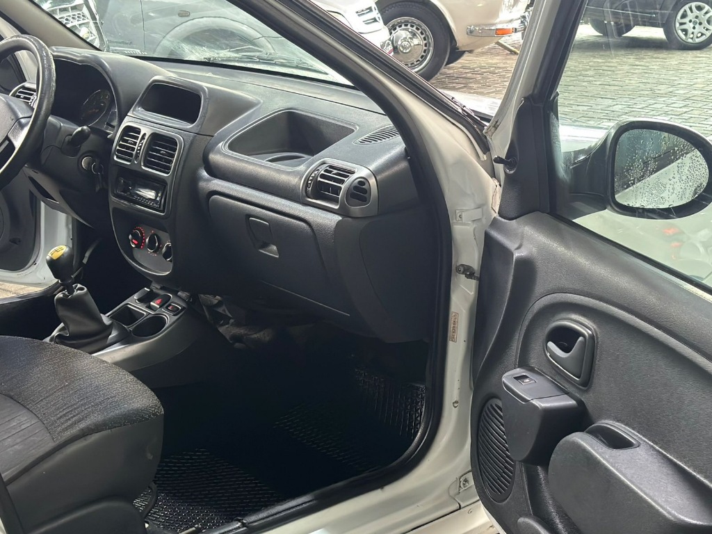 Renault Clio 1.0 expression    2013