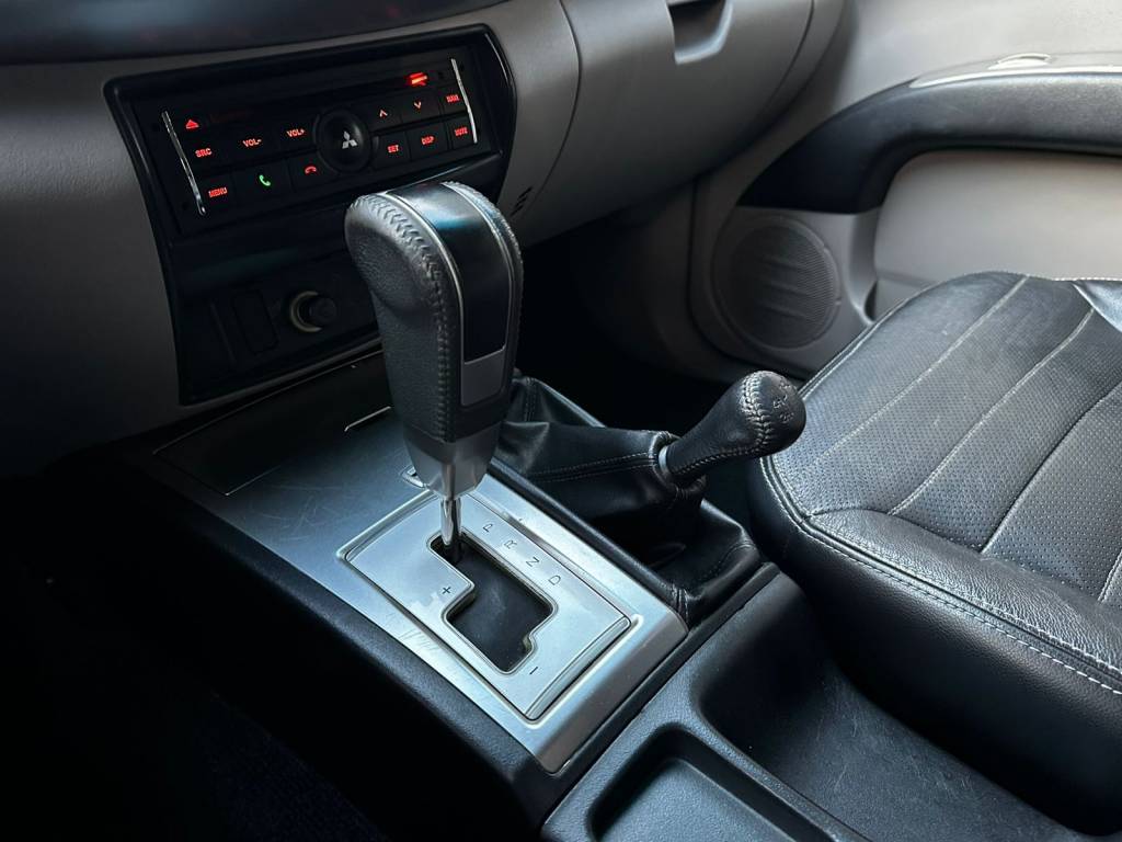 Mitsubishi L200 Triton hpe cd tb int. diesel aut.    2015