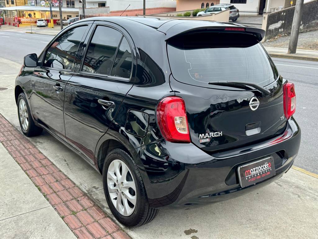 Nissan March 1.0 12v    2018