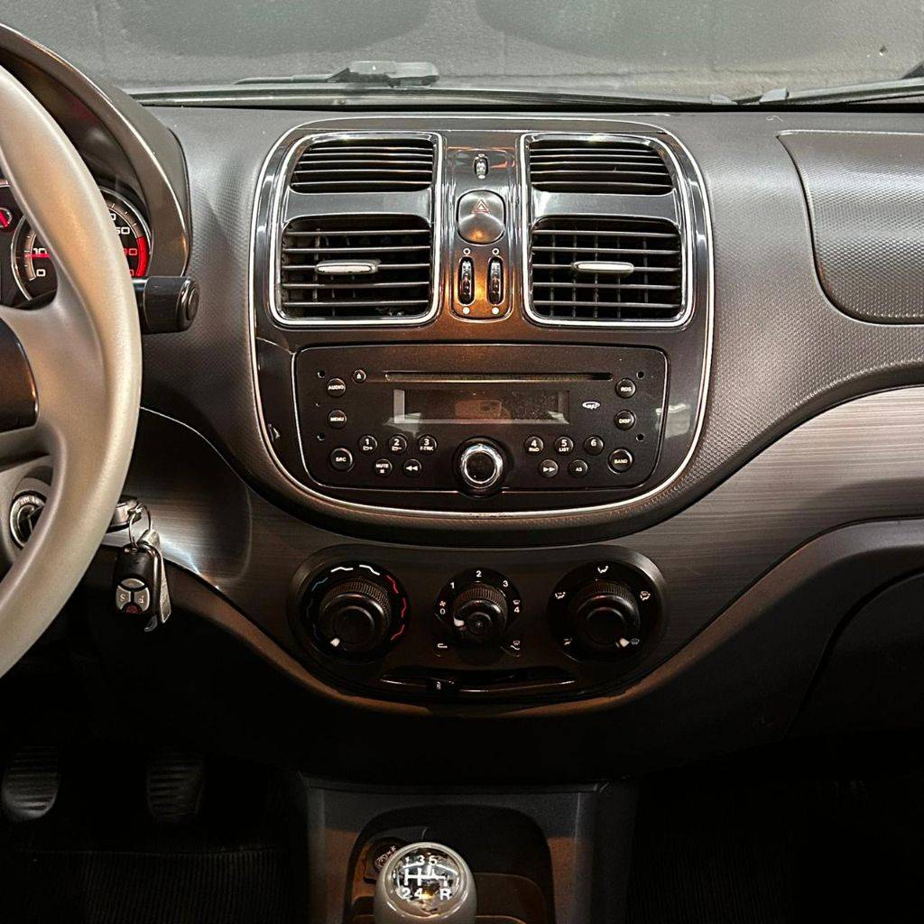 Fiat Grand Siena Siena attrac. 1.4 evo f.flex 8v    2013