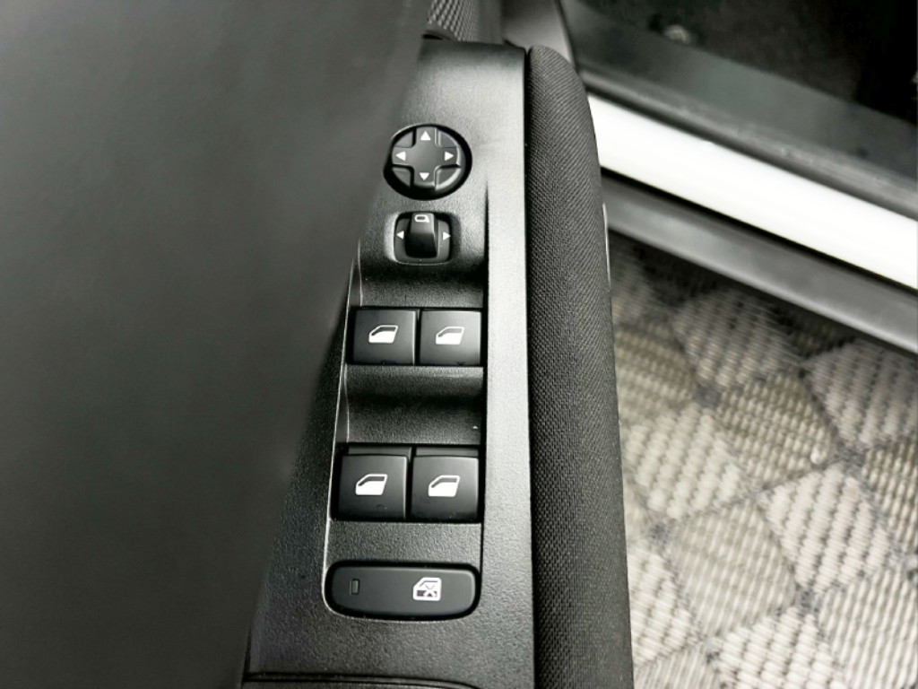 Citroën C4 Cactus shine pack 1.6 turbo aut. flex - sqy4i54    2025