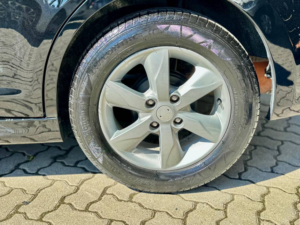 Nissan Tiida 1.8 16v    2012