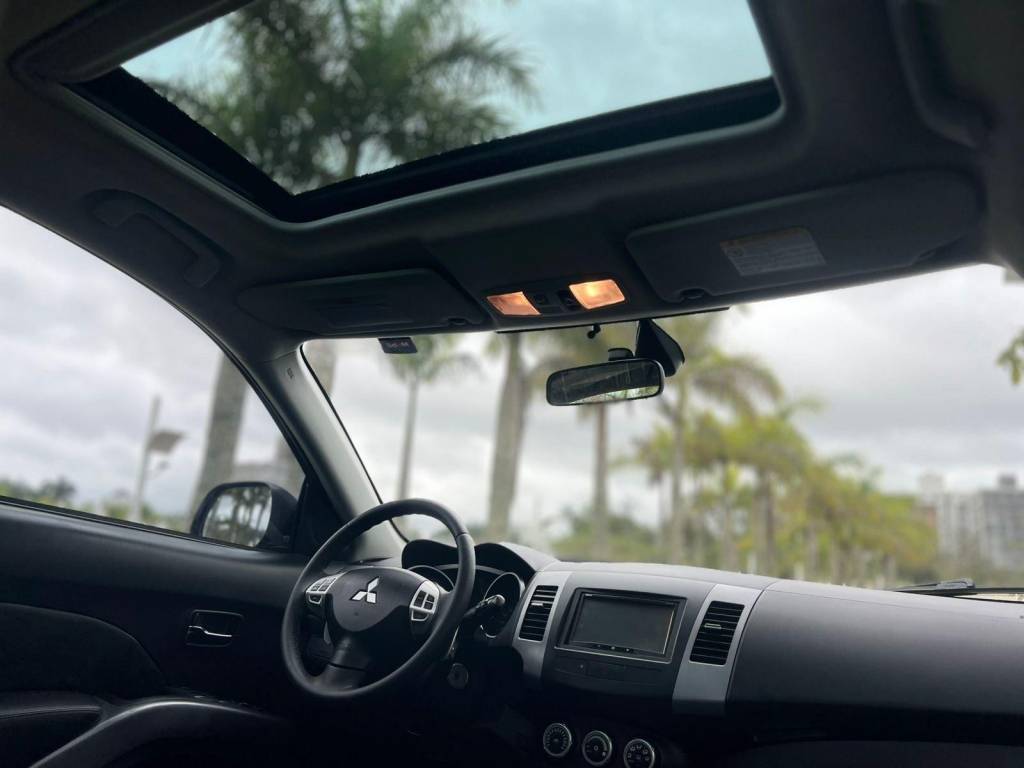 Mitsubishi Outlander 2.0 16v 160cv aut.    2012