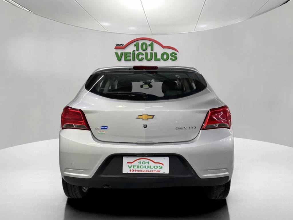 Chevrolet Onix Onix 1.4 ltz spe/4 flex mec    2017