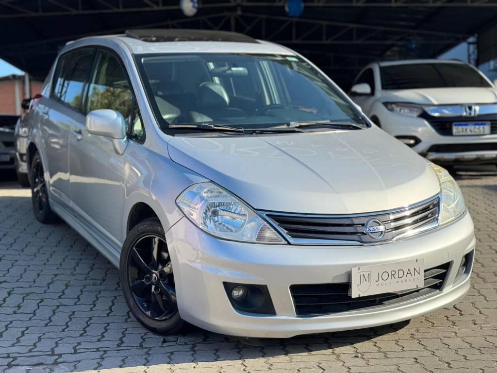 Nissan Tiida 1.8 sl flex aut. 16v    2013