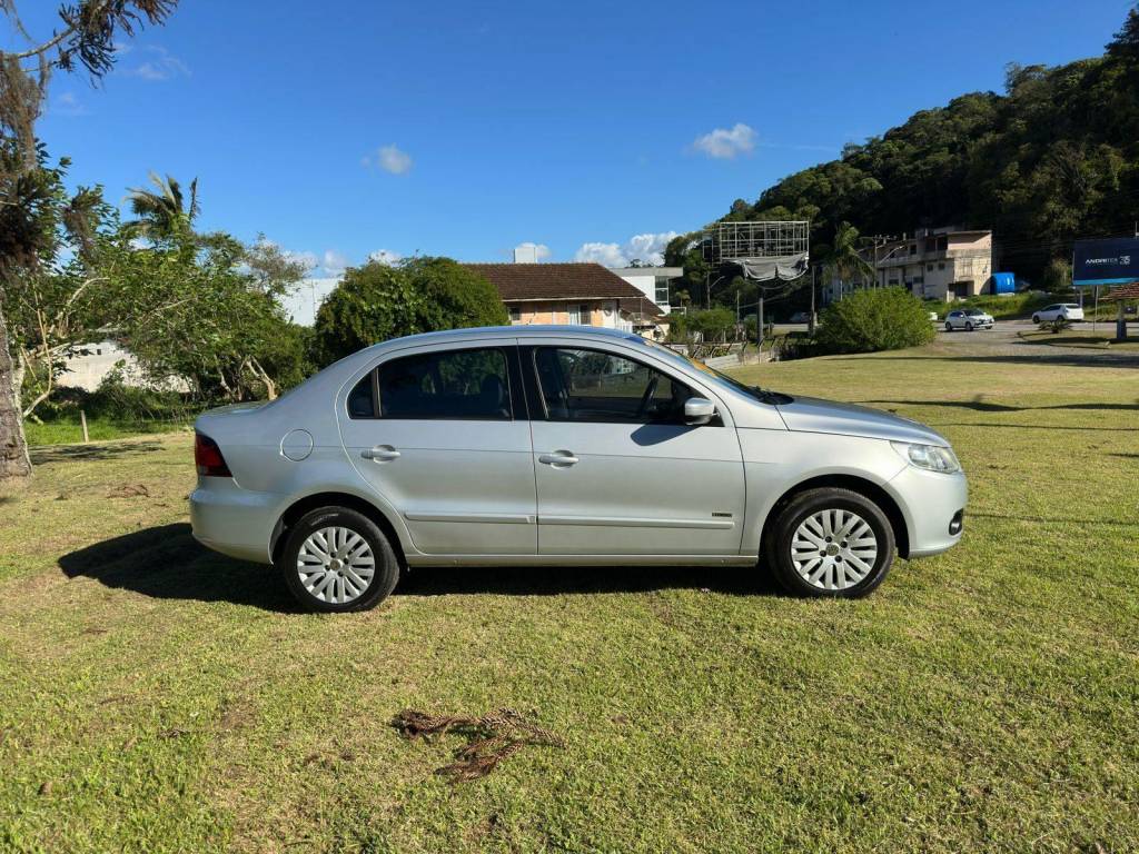 Volkswagen Voyage 1.0 trend    2010