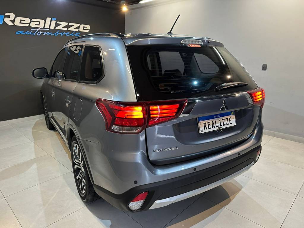 Mitsubishi Outlander 2.0    2016