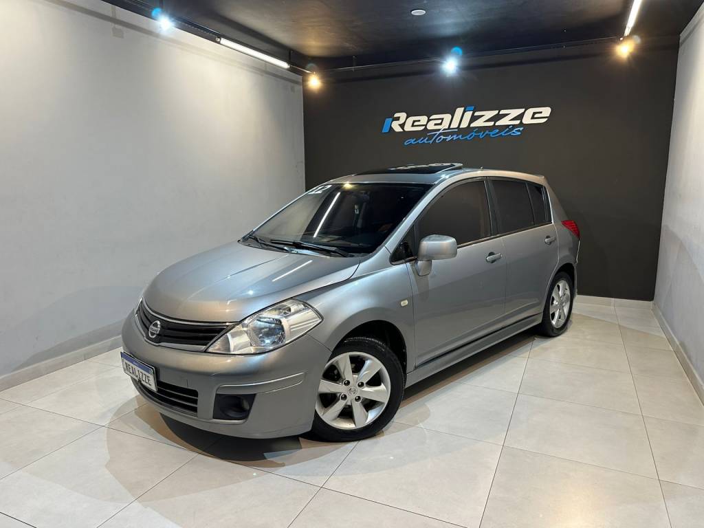 Nissan Tiida 1.8    2012