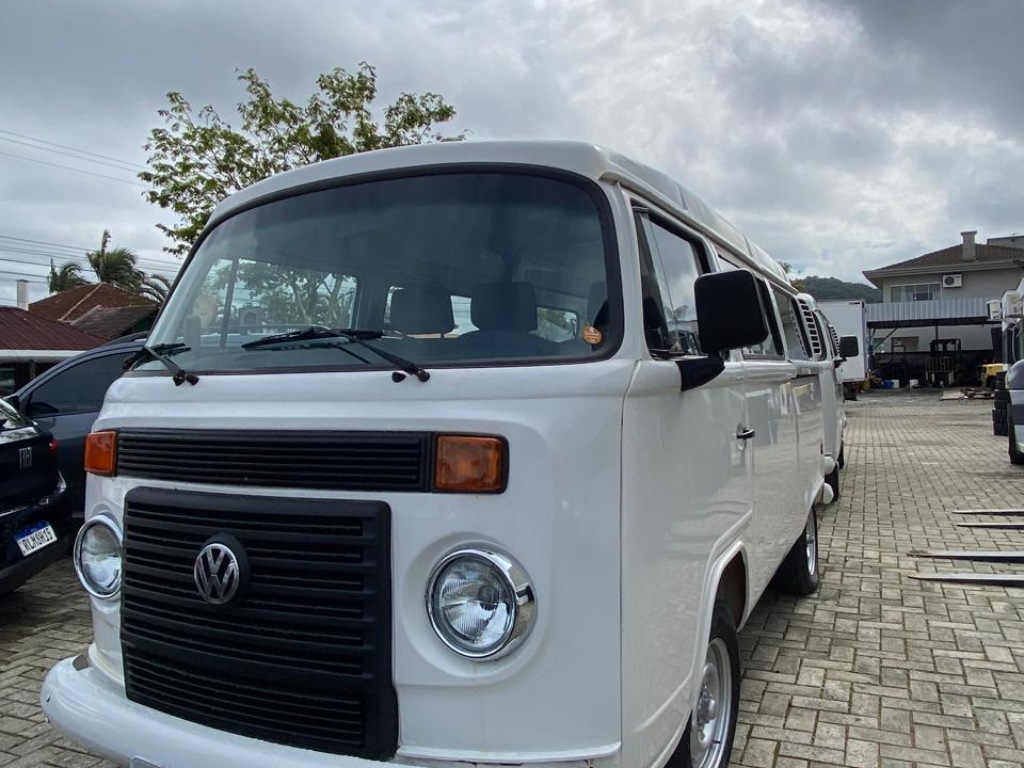 Volkswagen Kombi Volkswagen Kombi 1.4 Lotacao Total Flex    2011