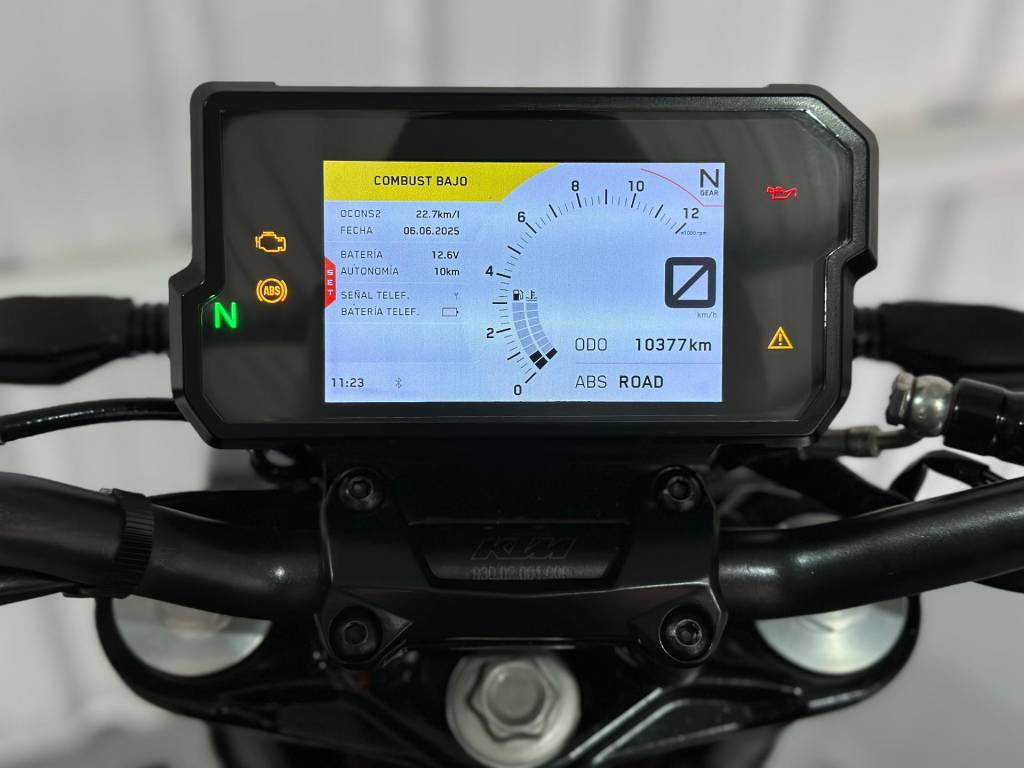 KTM Duke 390 abs    2023