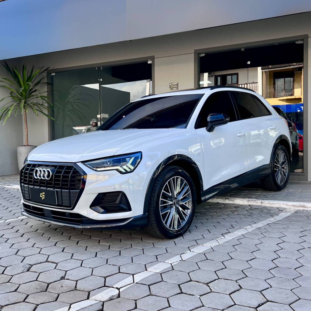 Audi Q3     2021