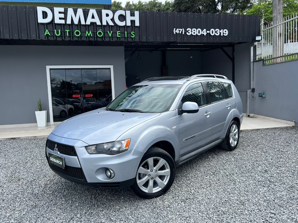 Mitsubishi Outlander     2012