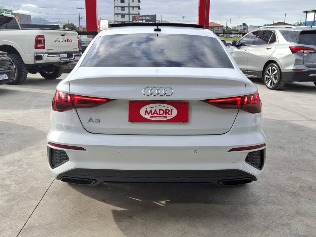 Audi A3 Sed. perf. black 2.0 tfsi s-tr. (hib.)    2024