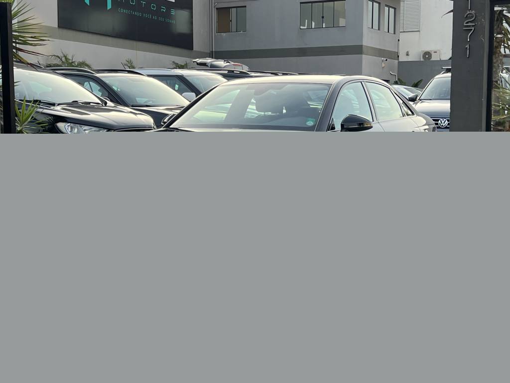 Audi A4 2.0 16V    2024