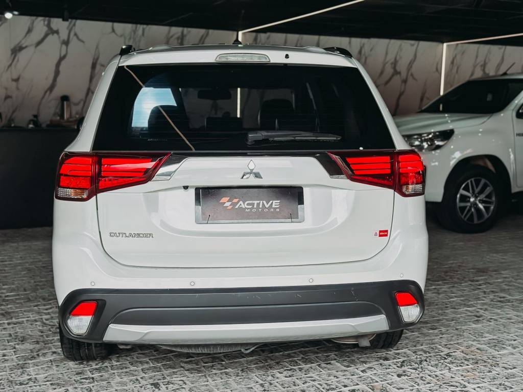 Mitsubishi Outlander 2.0 160cv aut. 16v    2016