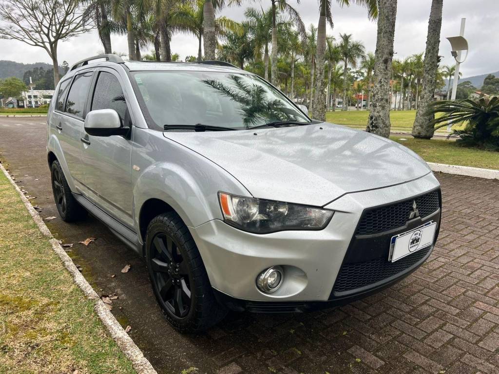Mitsubishi Outlander 2.0 16v 160cv aut.    2012