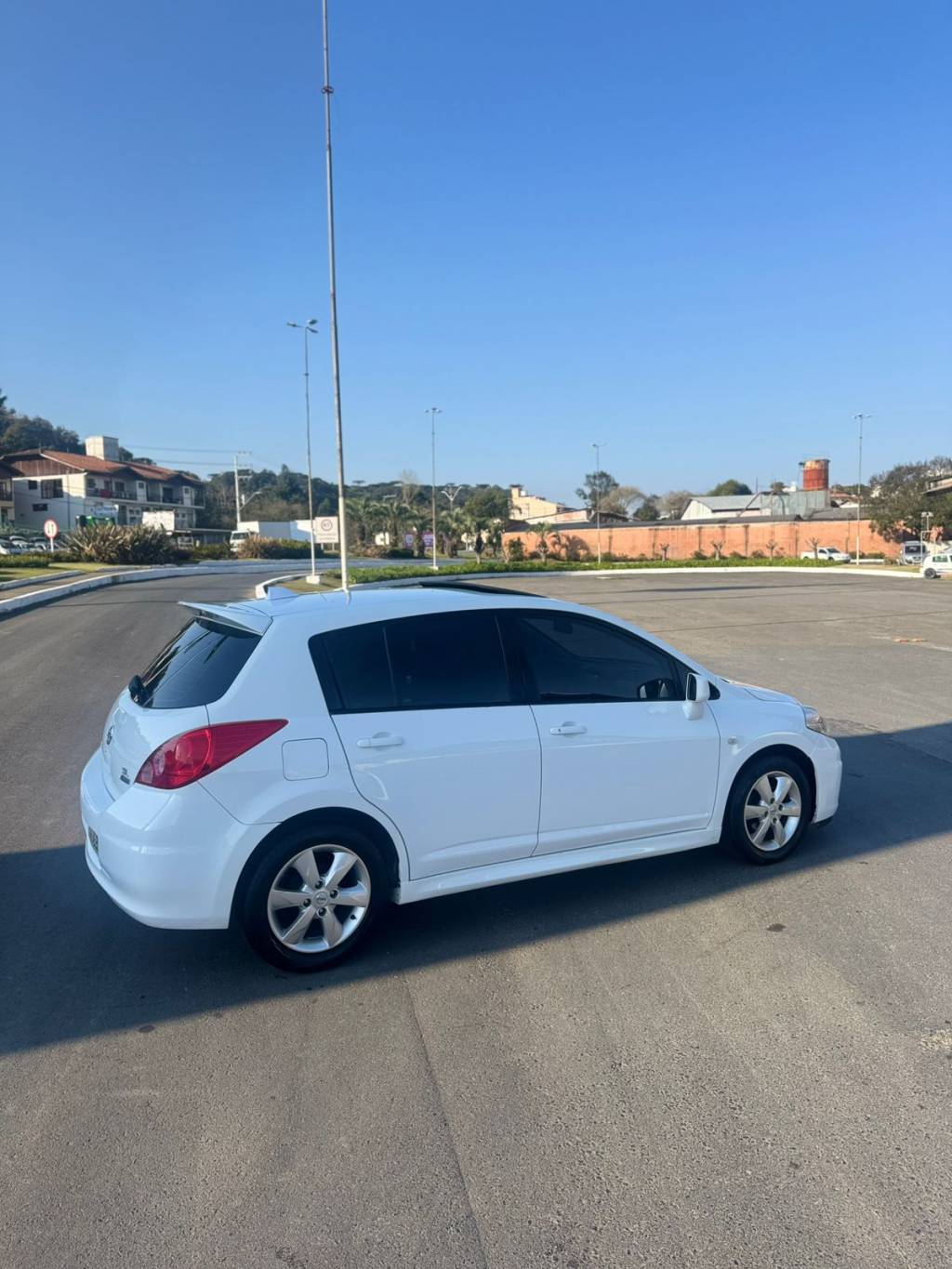 Nissan Tiida 1.8    2013