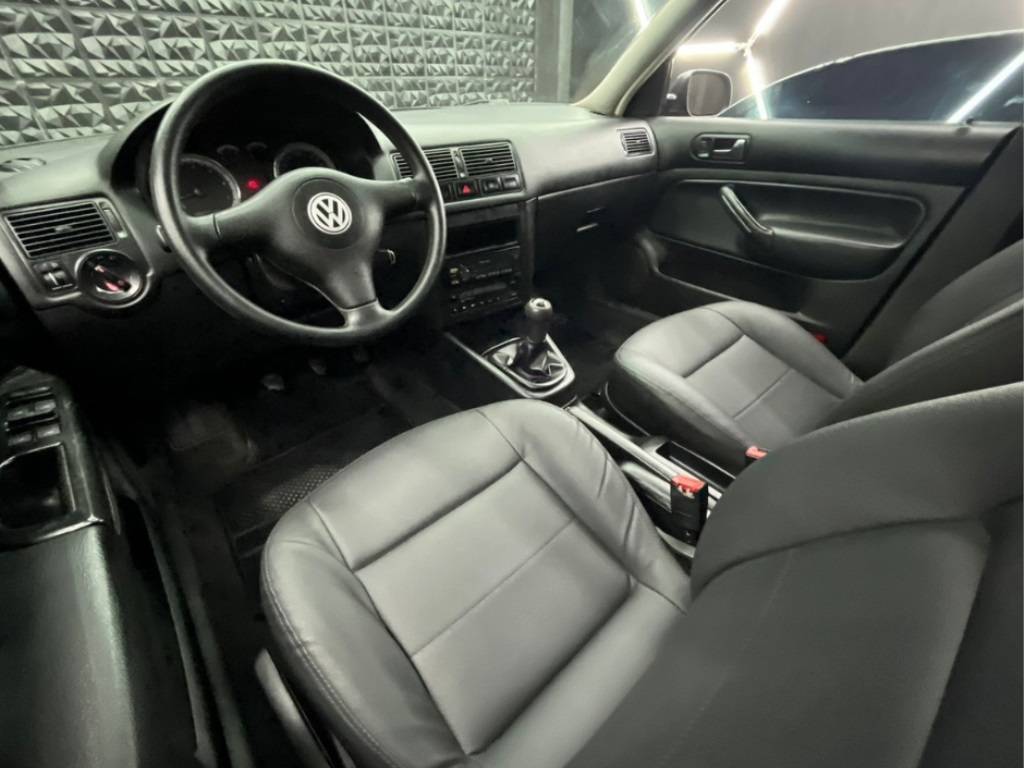 Volkswagen Golf 1.6 mi generation 8v gasolina 4p manual    2005