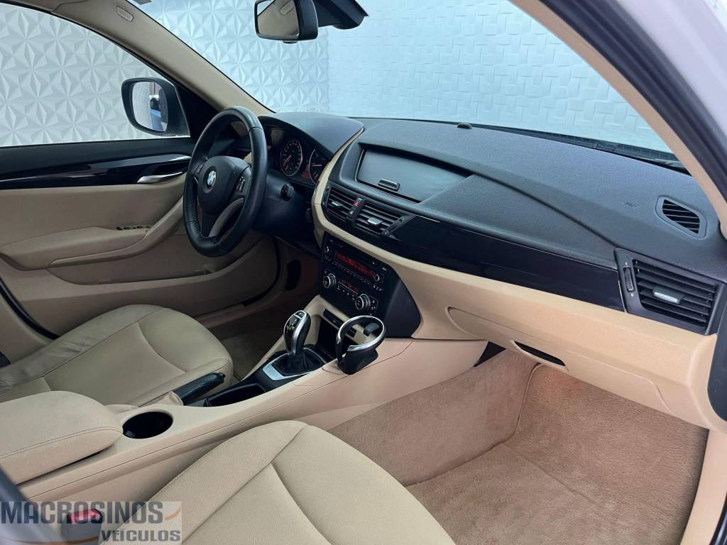 BMW X1 Bmw i/ x1 sdrive20i    2013