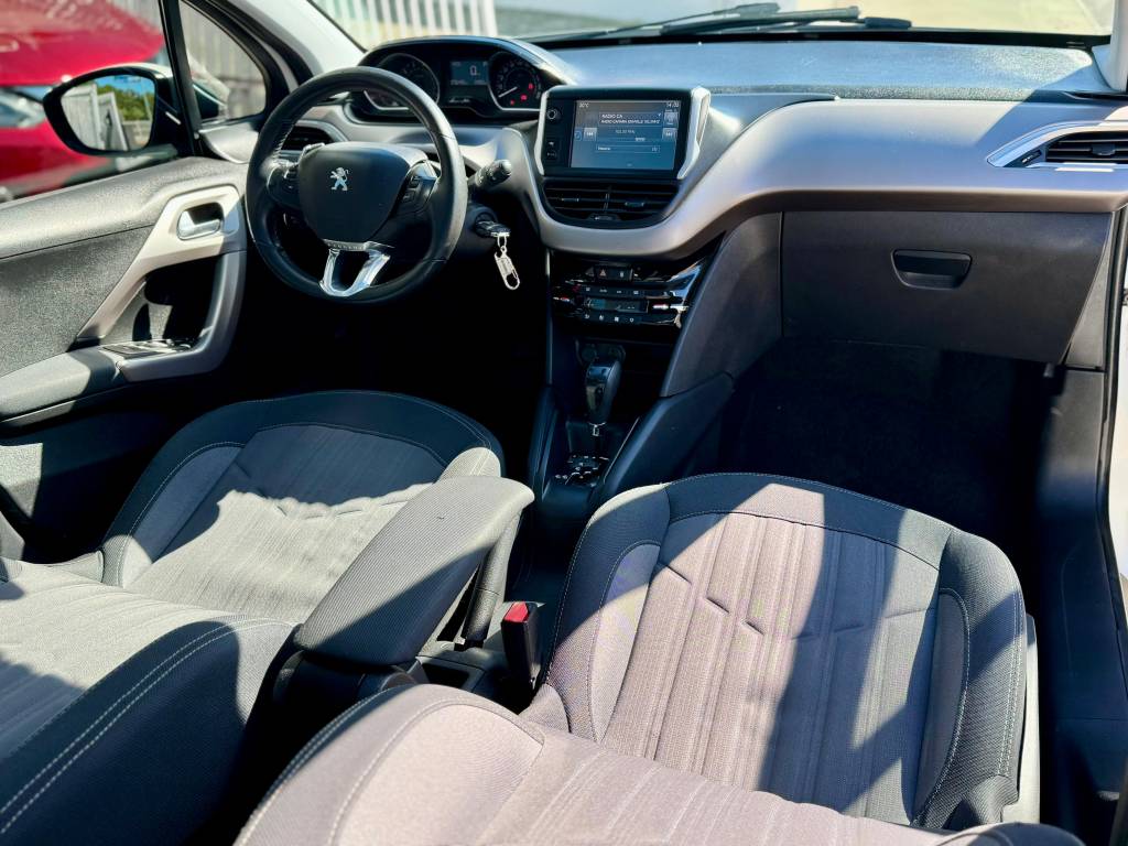 Peugeot 208 1.6 16v    2017