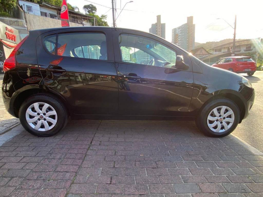 Fiat Palio /  attract 1.0    2013