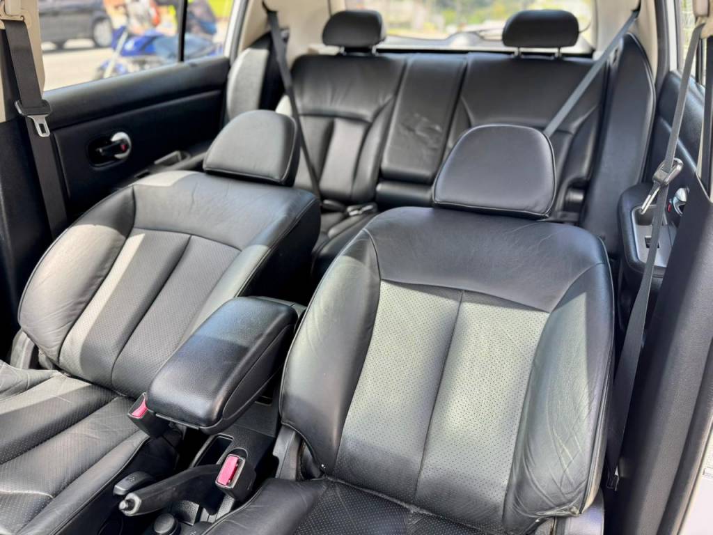 Nissan Tiida 1.8 sl flex aut. 16v    2013