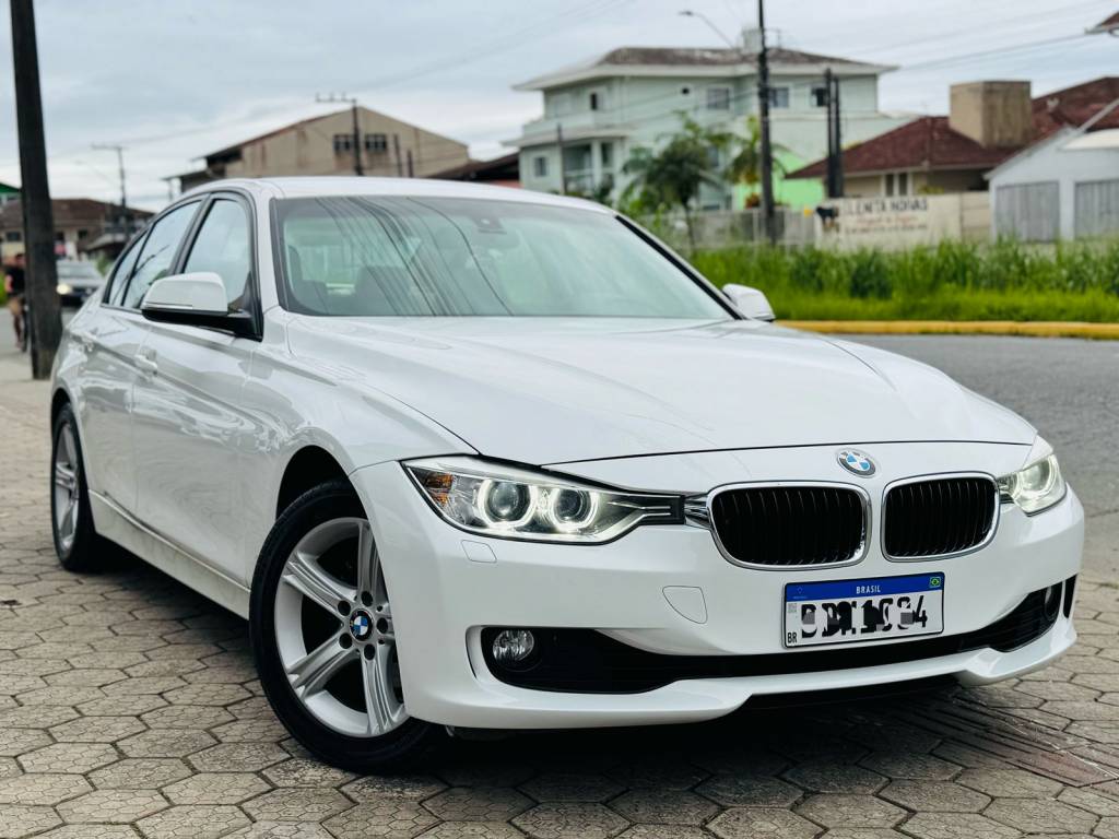 BMW 320i 2.0 8V    2013