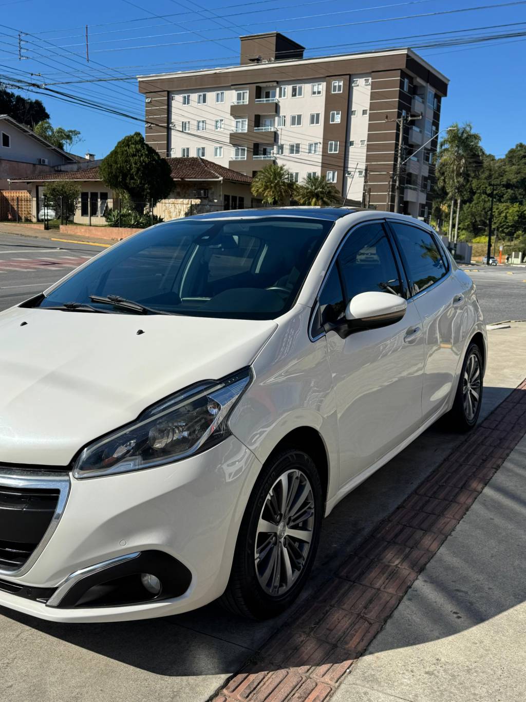 Peugeot 208 1.6 16v    2017