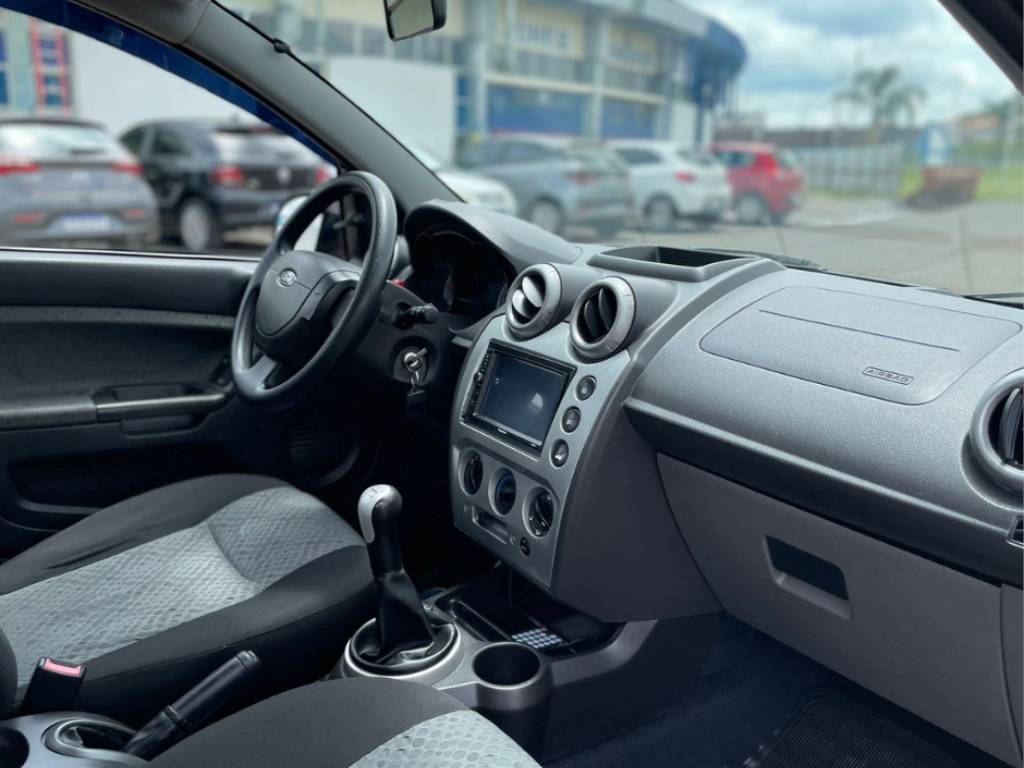 Ford Fiesta 1.0 rocam hatch 8v flex 4p manual    2014