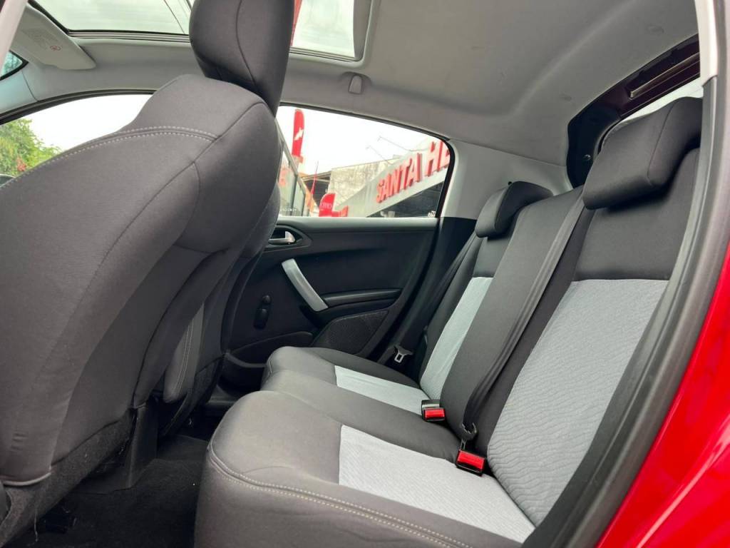 Peugeot 208 Allure    2014