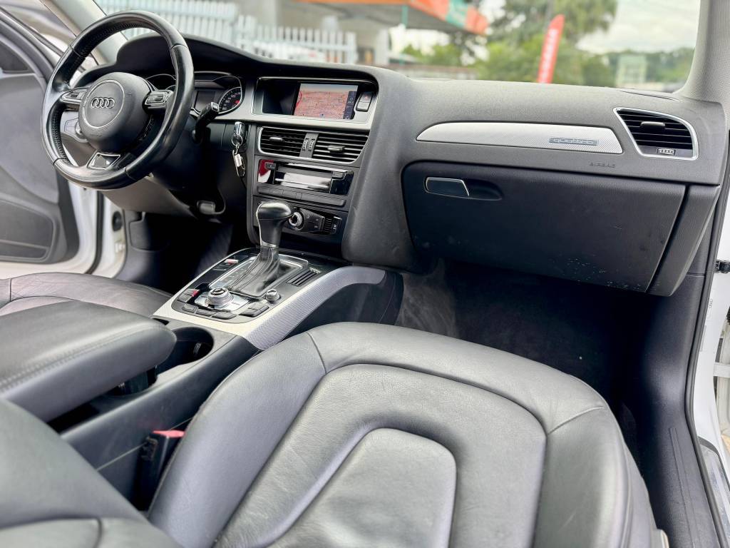 Audi A4 2.0 16v tfsi quattro stronic    2013