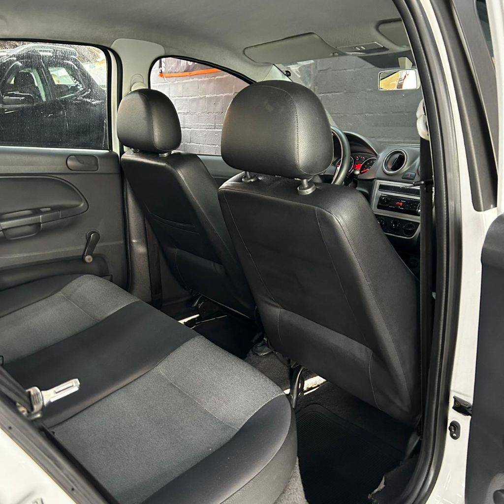 Volkswagen Voyage 1.0/1.0 city mi total flex 8v 4p    2014