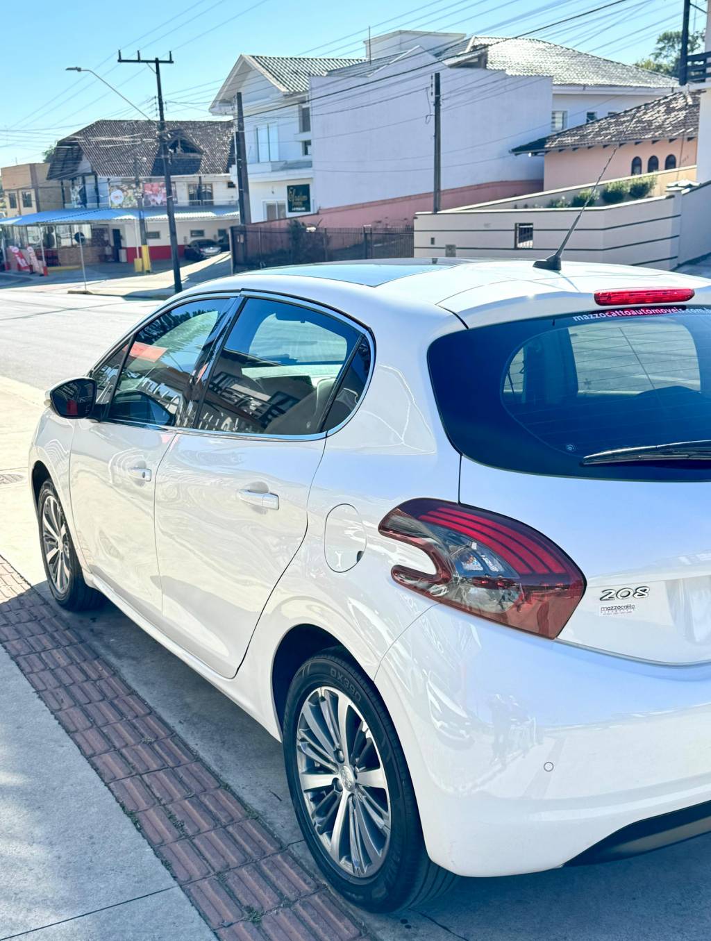 Peugeot 208 1.6 16v    2017