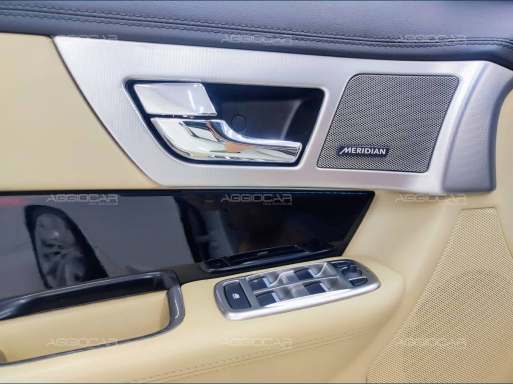 Jaguar XF     2015