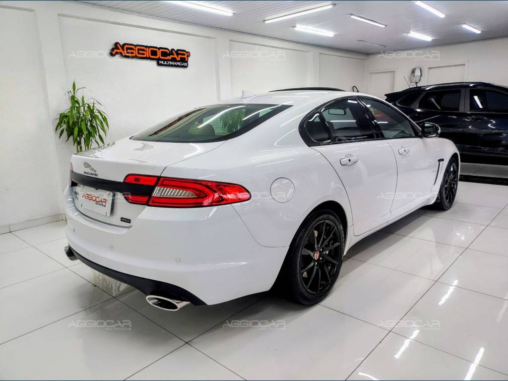 Jaguar XF     2015