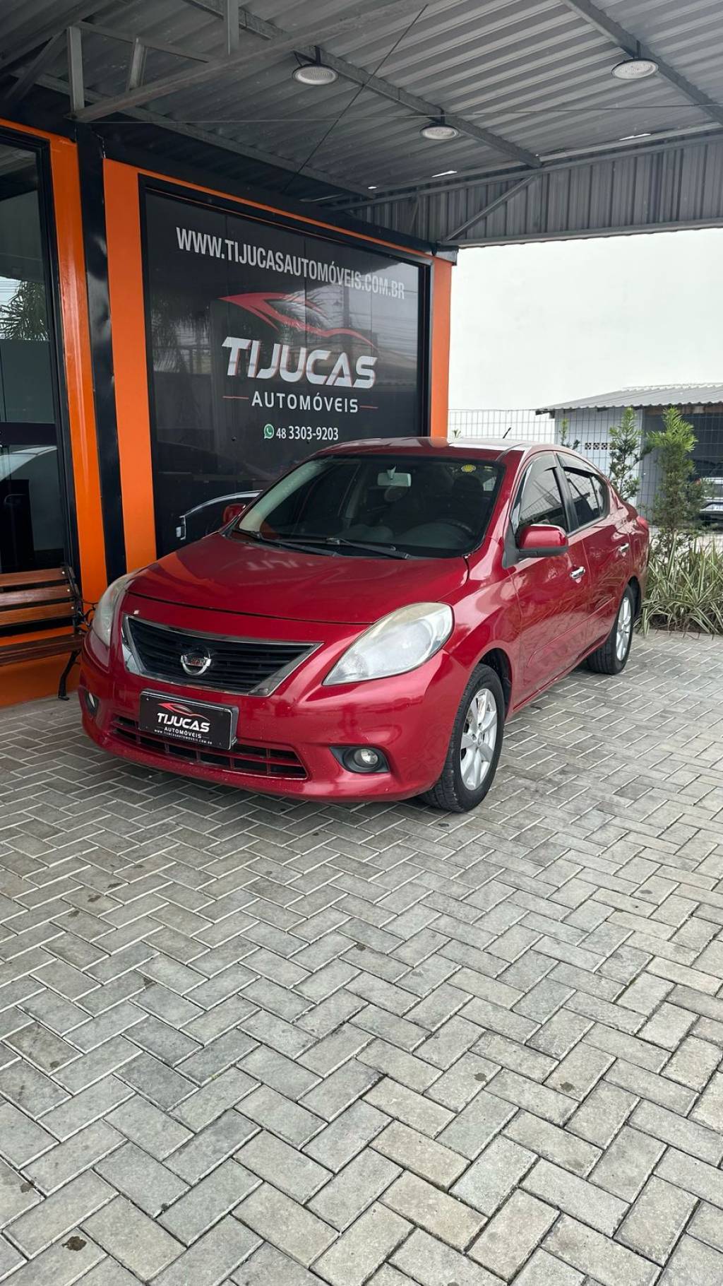 Nissan Versa 1.6 16V    2013