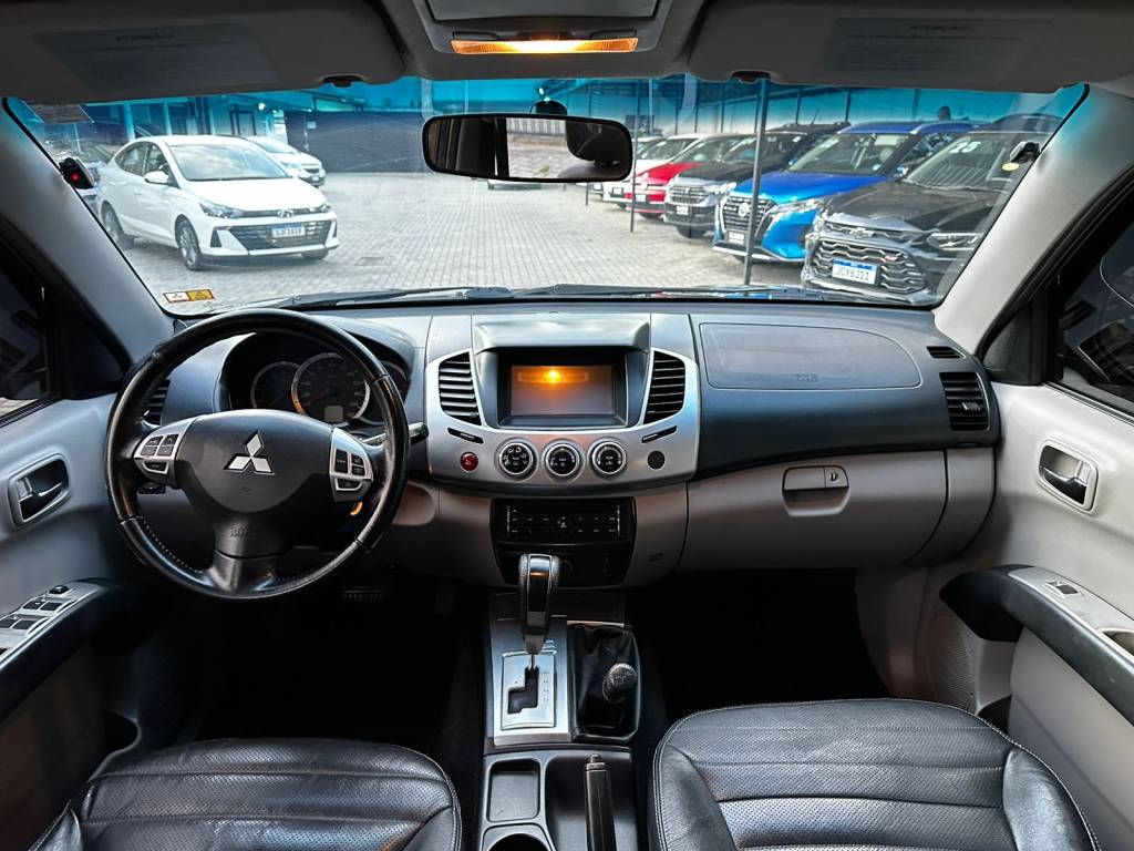 Mitsubishi L200 Triton hpe cd tb int. diesel aut.    2015