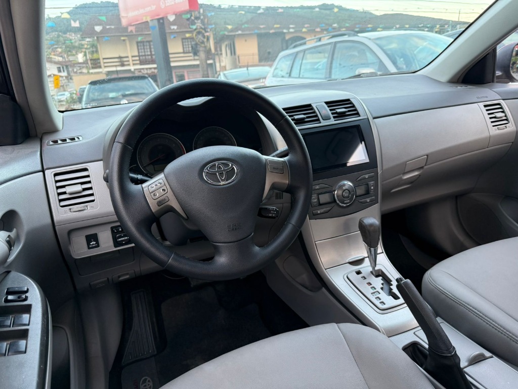 Toyota Corolla Xei automático    2013
