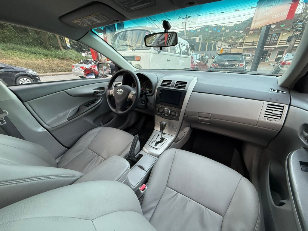 Toyota Corolla Xei automático    2013