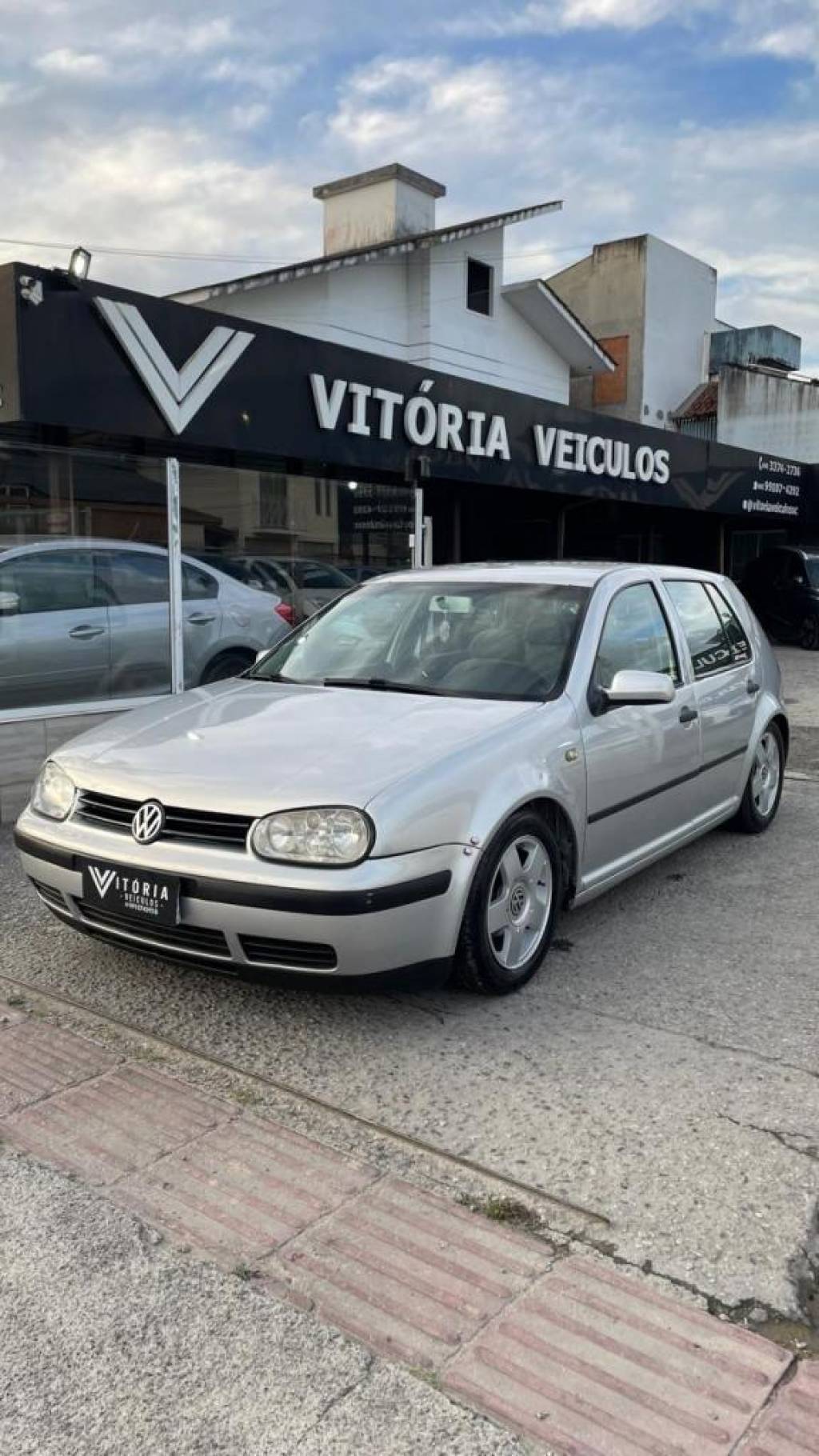 Volkswagen Golf 1.6Mi/ 1.6Mi Gener./Black & Silver    2000