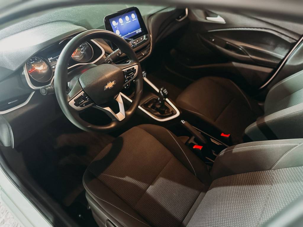 Chevrolet Onix 1.0 hatch lt flex mec. 12v    2023