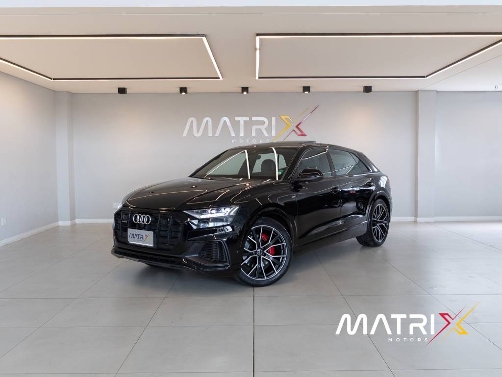 Audi Q8 3.0    2023