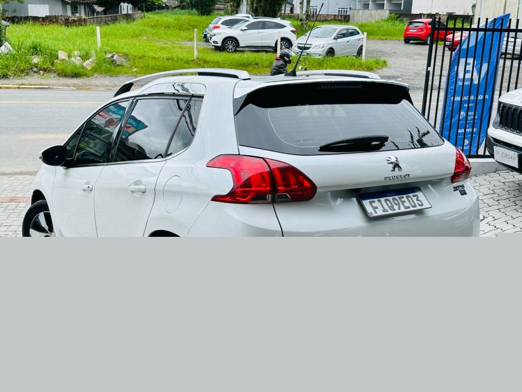 Peugeot 2008 1.6 16v    2017