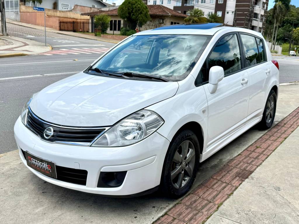 Nissan Tiida 1.8 sl flex aut. 16v    2013