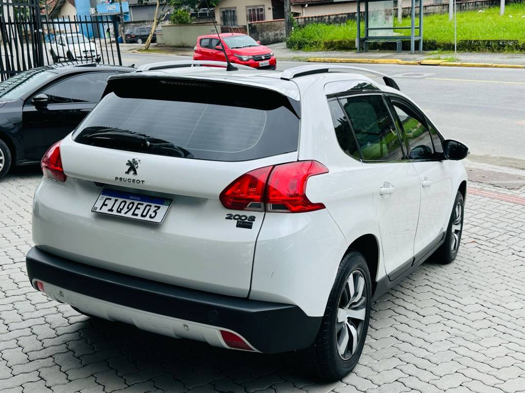Peugeot 2008 1.6 16v    2017