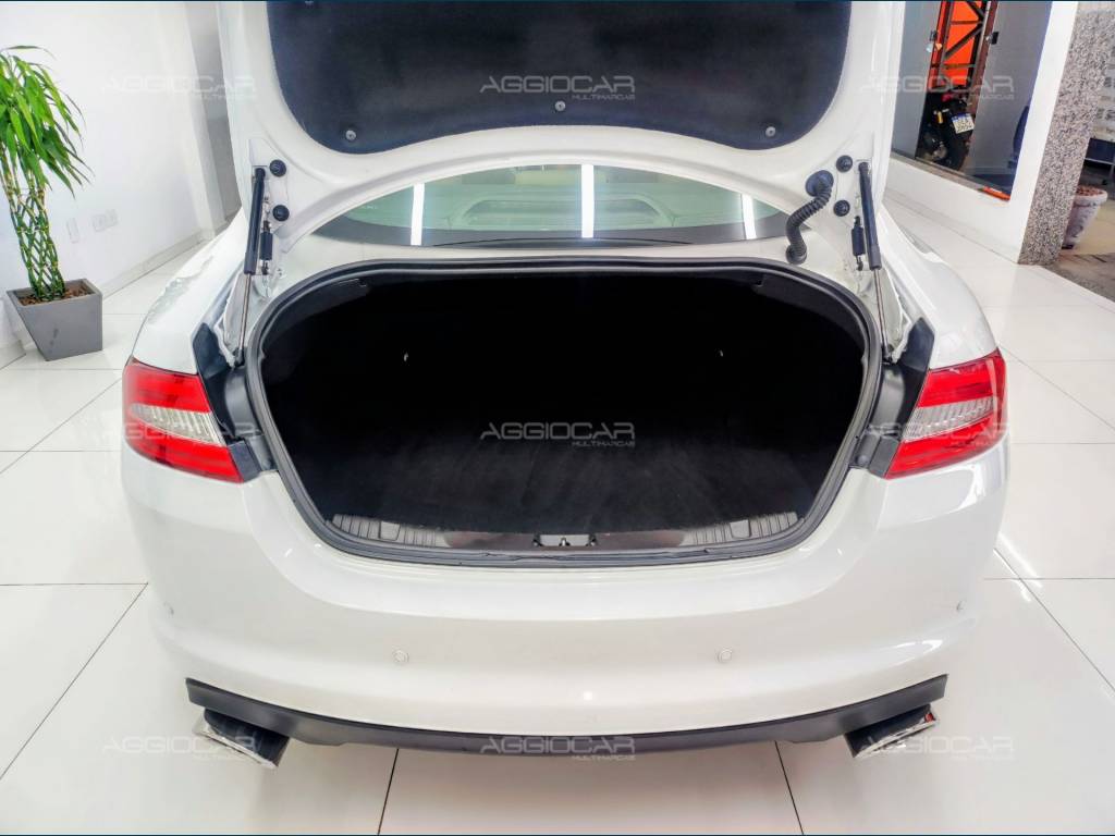 Jaguar XF     2015