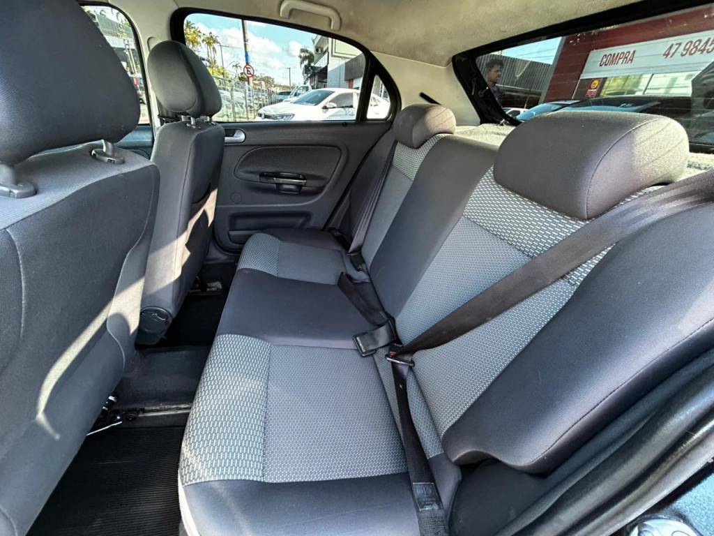 Volkswagen Gol 1.0 8v    2013