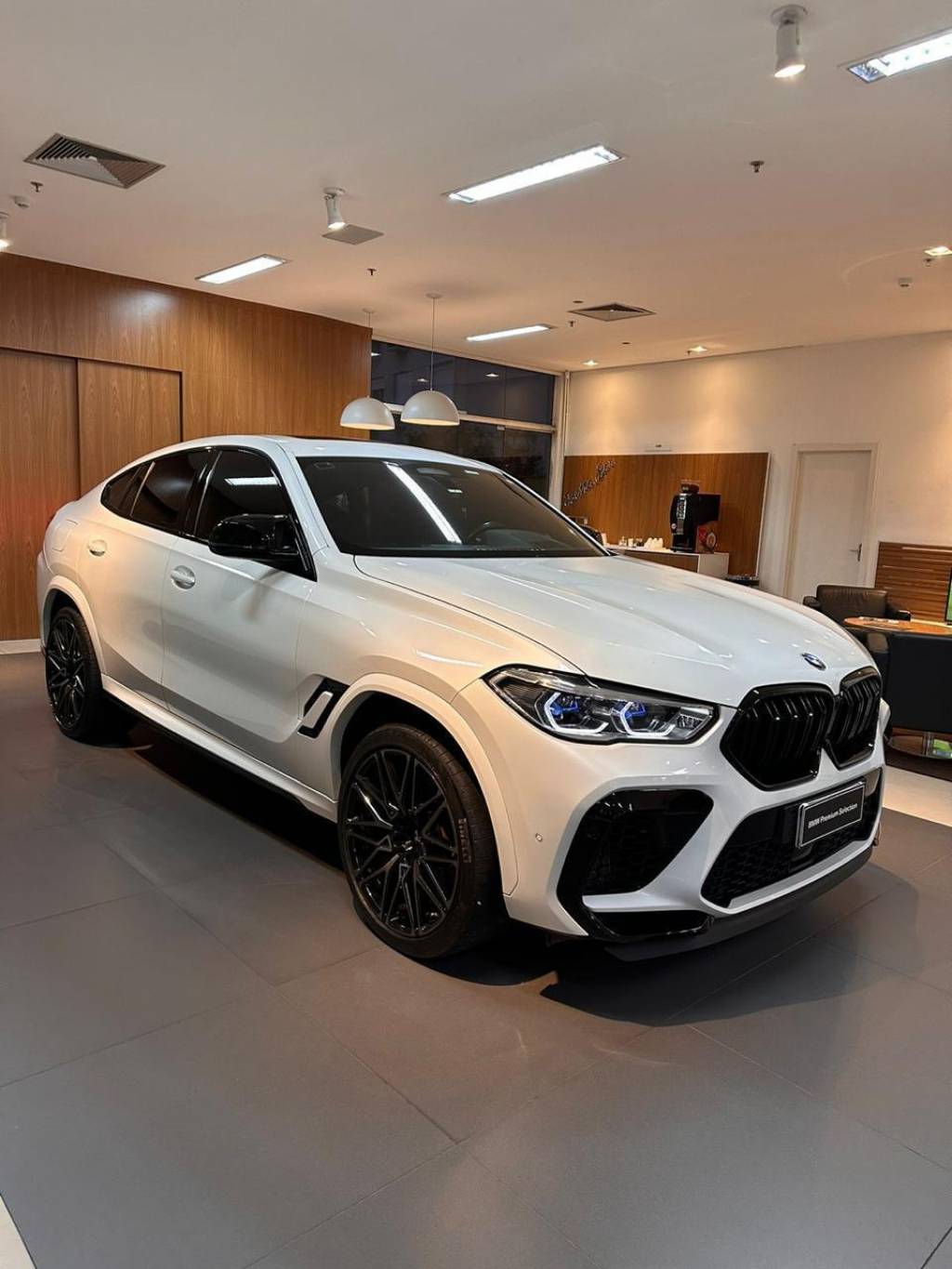 BMW X6 4.4    2023